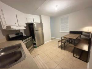 Cozy 2BR WiFi Free Parking Near IAH-DT- #PASS