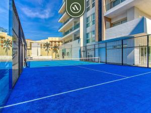New 2 BR Condo One Street From Beach - Pool - Gym