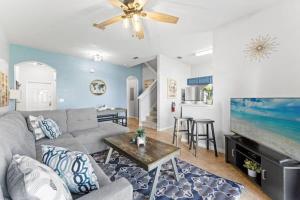 Cozy 4BR Near Disney with Shared Pool Arcade & Gym