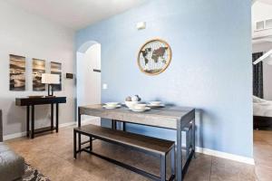 Cozy 4BR Near Disney with Shared Pool Arcade & Gym