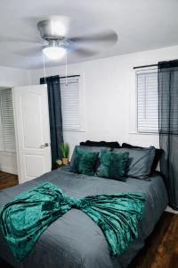 Stylish Bishop Arts Loft With Continental Breakfast