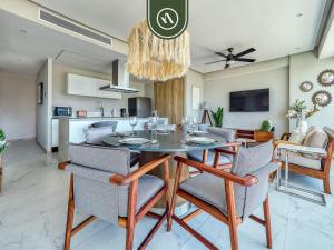 Luxury 3 BR Condo - Beach Access 1 Block Away