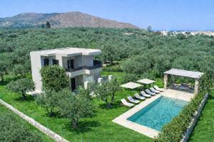 Luxury Villa Marian with heated Private Pool and Jacuzzi near the Beach of Georgioupoli