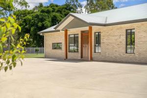 Hinterland Haven with Heated Pool & Lush Surrounds