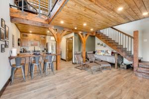 Eagle Viewing and Grill Station James River Retreat