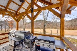 Eagle Viewing and Grill Station James River Retreat