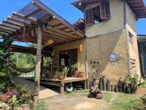 Casa Bromélia - Bioconstrução em Ubatuba