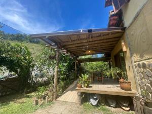 Casa Bromélia - Bioconstrução em Ubatuba