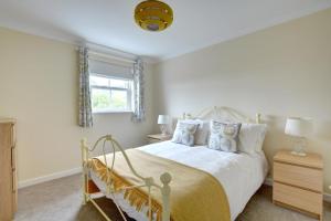 5 Bed in Amroth oc-pw9067