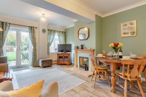 3 Bed in Theberton oc-1pcs