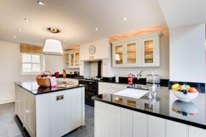 4 Bed in Gower oc-hh2112