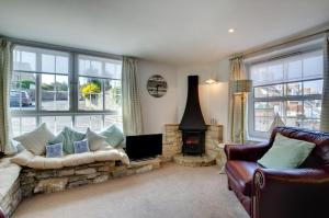 3 Bed in Swanage oc-wy446