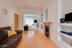 3 Bed in Mumbles oc-hh639