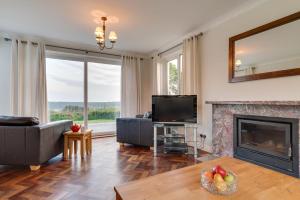 3 Bed in Nicholaston oc-hh676