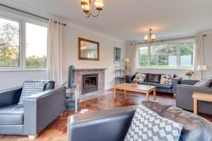 3 Bed in Nicholaston oc-hh676