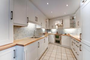 3 Bed in Swanage oc-wy036