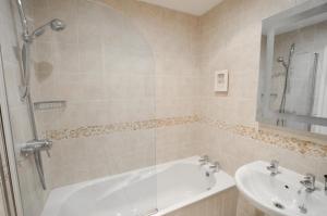 3 Bed in Swanage oc-wy036