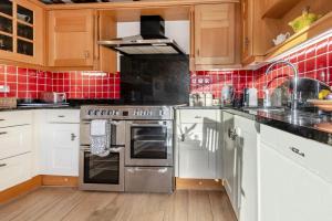 3 Bed in Little Haven oc-s34025