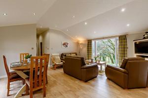 3 Bed in Two Waters Foot oc-r27336