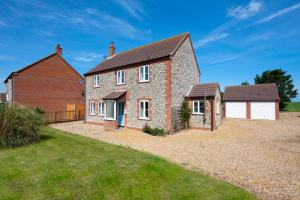 3 Bed in Trimingham oc-2290