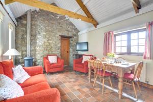 2 Bed in Little Haven oc-wav325