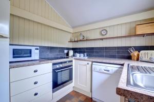 2 Bed in Little Haven oc-wav325