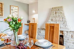 3 Bed in Stackpole oc-c27398