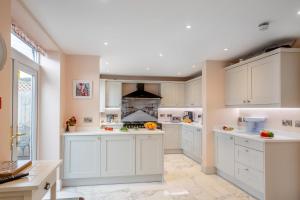 6 Bed in Llandudno oc-s33417