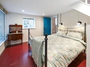 3 Bed in Edenbridge oc-o34127