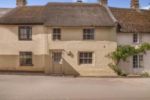 3 Bed in Winfrith Newburgh oc-w33007