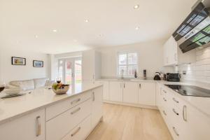 4 Bed in Whitby oc-w1027