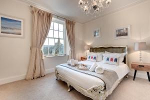 4 Bed in Whitby oc-w474