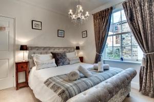 4 Bed in Whitby oc-w474