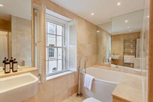 4 Bed in Widcombe oc-bhr13