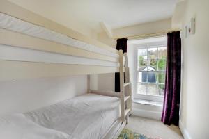 3 Bed in Boscastle oc-p00874