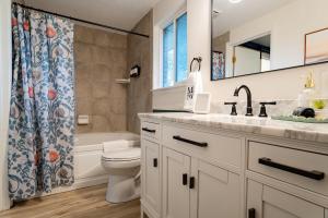 7 bedroom, Hot Tub, Fire Pit Retreat in Pocatello, Chubbuck