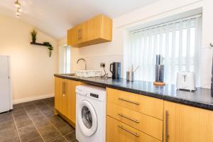 Two Bed Apartment RYTON With Free Parking