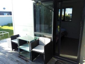 Cozy Matarangi Cabin Garden and Lake views