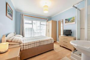 4 Bed in Broad Haven oc-b27955