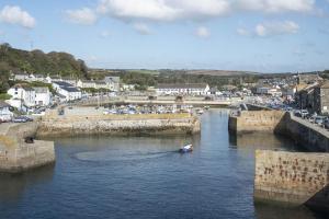 2 Bed in Porthleven oc-p00972