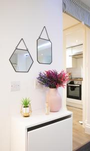 Large Luxury studio In Hendon Central