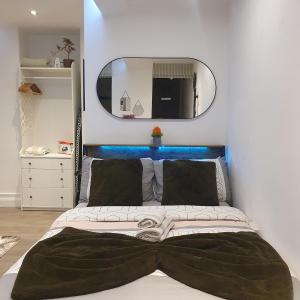 Large Luxury studio In Hendon Central