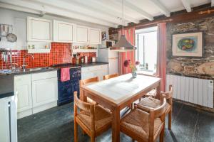 2 Bed in Porthleven oc-stmich