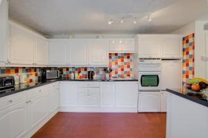 4 Bed in Wiggenhall St. Germans oc-2011