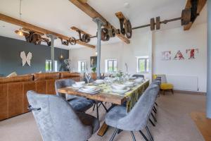 4 Bed in White Horse Common oc-1945