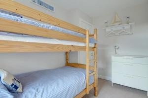 2 Bed in Whitby oc-w970b