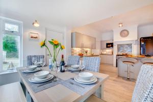 3 Bed in Trevone oc-p00758