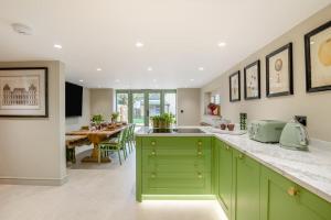 3 Bed in Westmancote oc-t30722