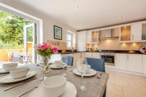 4 Bed in Abersoch oc-b29438