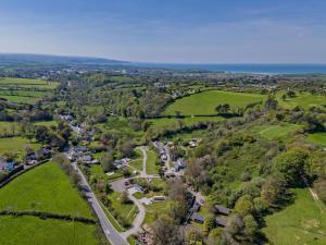 2 Bed in Bush oc-h31848